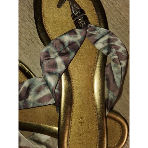 Kathy Vanzeeland Animal Print Fabric Flip Flop Sandals Shoes size 9 - Picture 2 of 3
